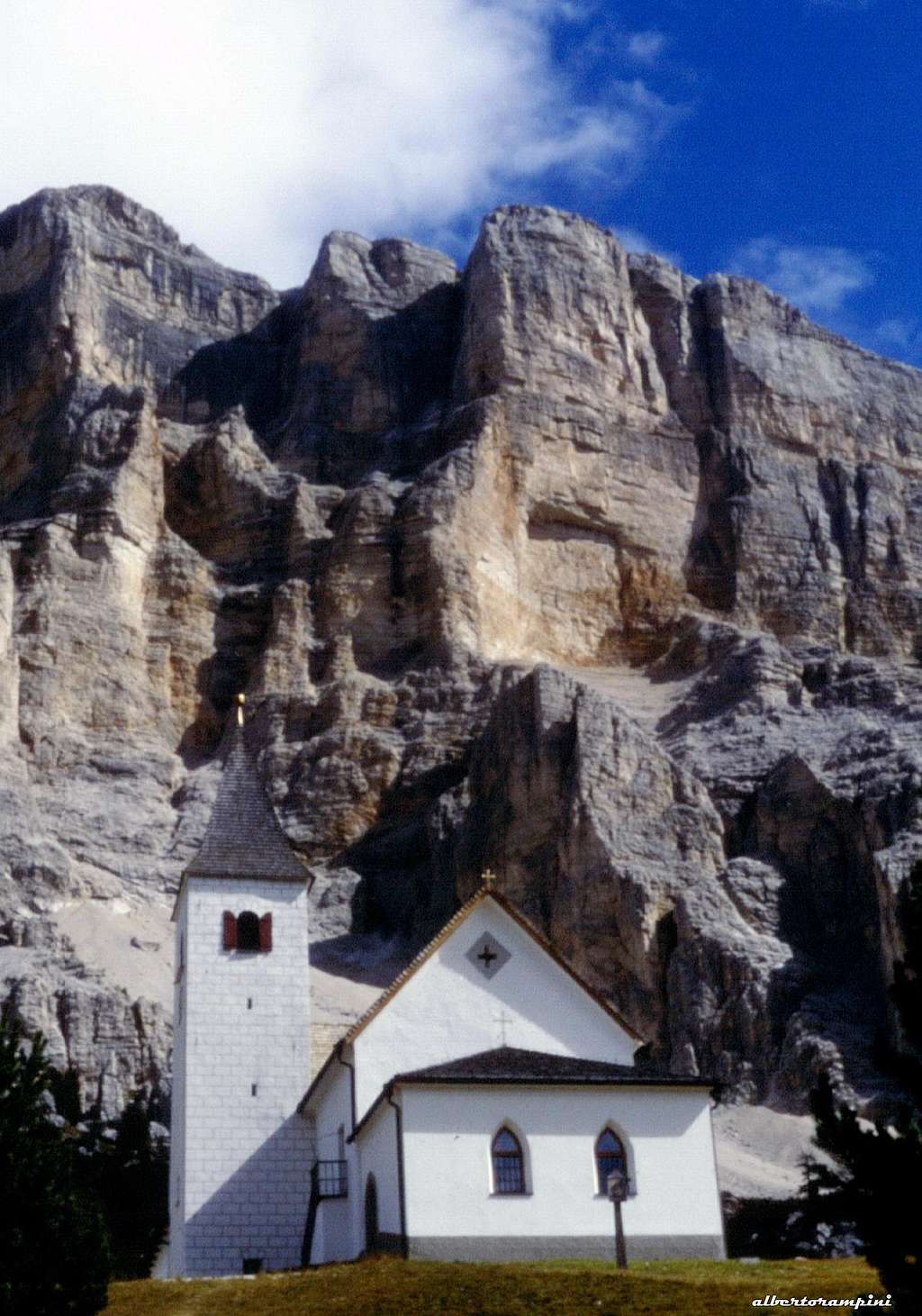 Heiligkreuz Hospiz (Ospizio di Santa Croce) against the backdrop of the impressive West wall