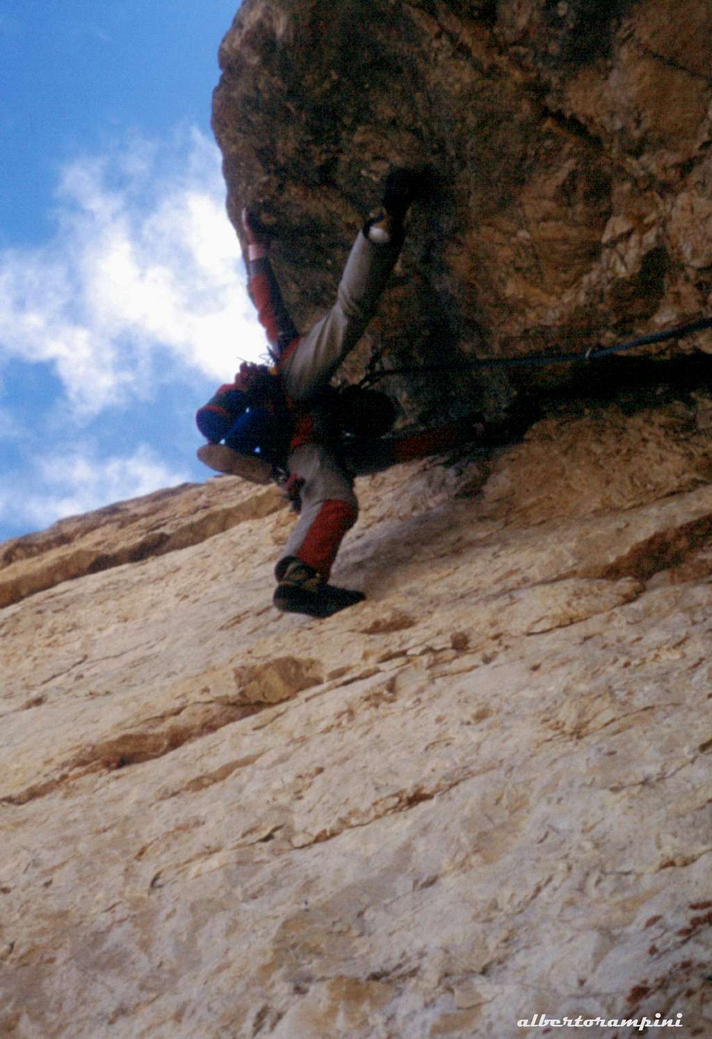Negotiating an overhang on Diedro Mayerl, Sass dla Crusc