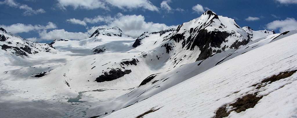 Panorama of Punta d'Arbola (3235m) (left) and Punta del Sabbione (3183m), with the Ghiacciaio del Sabbione in front