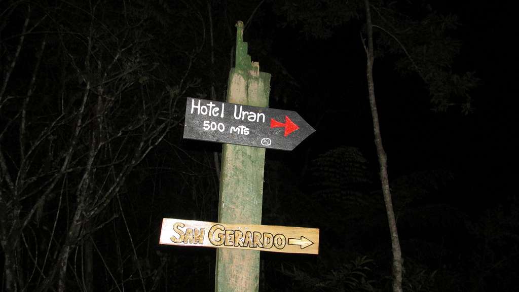 Hotel Uran Sign