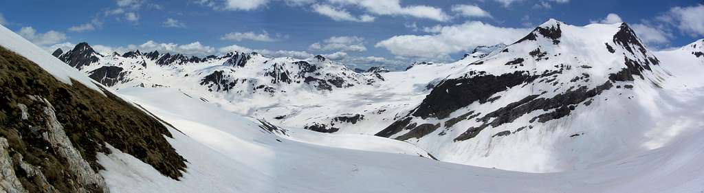 Huge Val Formazzo panorama from the slopes right above Rif. Claudio e Bruni - can you spot the refuge?