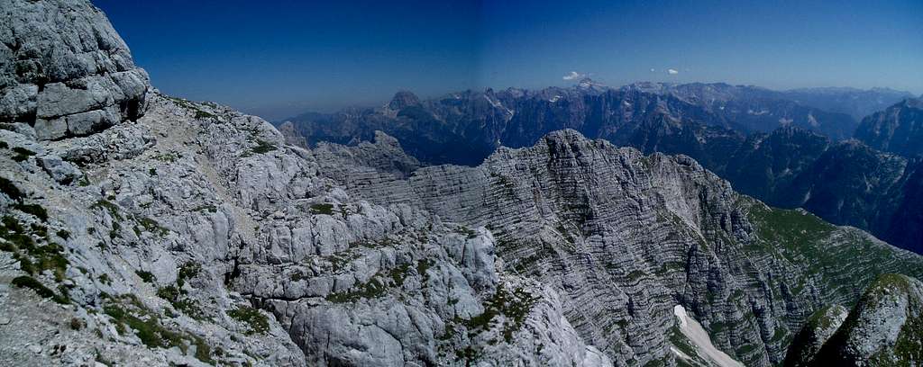 And the ridge just never stops ... Julian Alps in the background