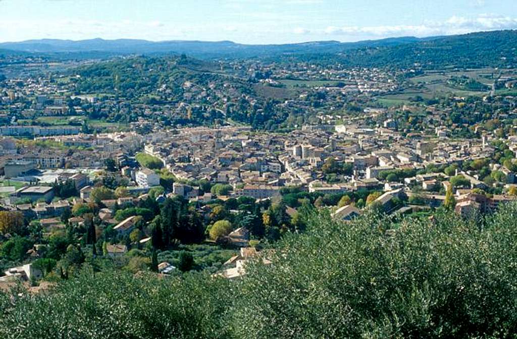 Manosque old town from Mont...