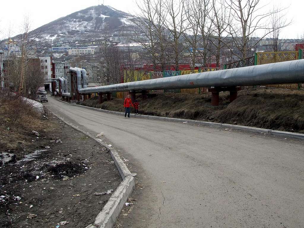 Above-ground district heating pipes make a loop over every cross-road.