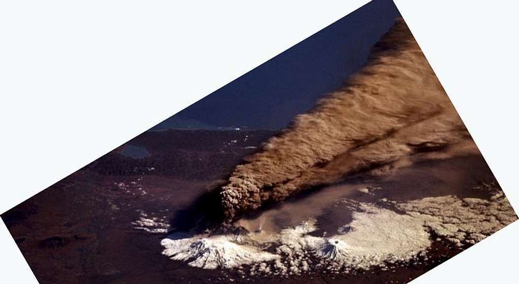Huge eruption of Klyuchevskaya in 1994, from space.