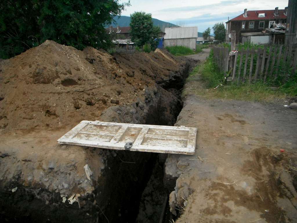 Water pipe construction in Klyuchi.