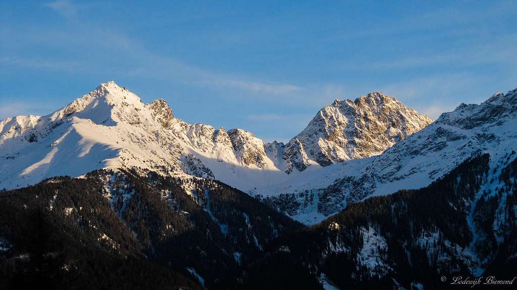 Alpenglow on Feichtener Karlspitze & Kuppkarlesspitze (2991m)