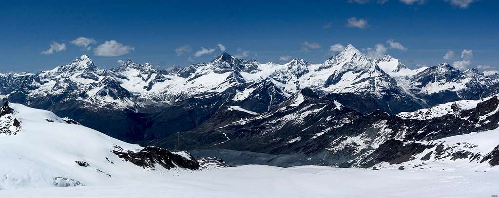 Panorama of Dent Blanche (4357m), Ober Gabelhorn (4063m), Zinalrothorn (4241m), Weisshorn (4506m) and Bishorn (4153m) from the east, from Cima di Jazzi (3803m)