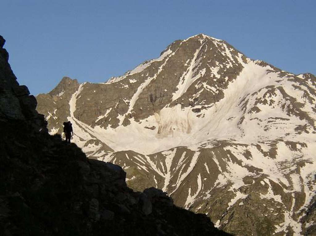 Arriving to Angeloga hut (...