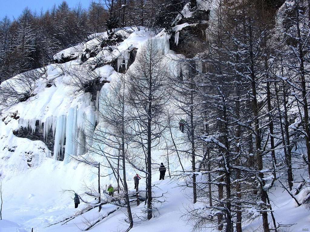 Climbers at the La Gouille icefalls