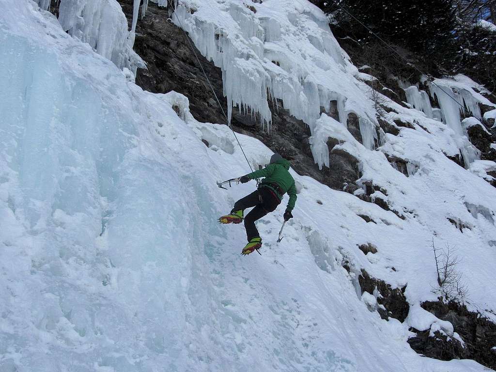 Rappelling from the La Gouille icefall