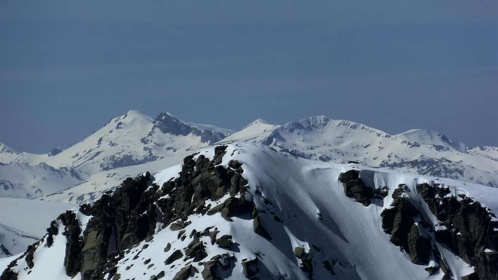 La Covacha (2.399 m.) seen from the top of Cabeza Nevada