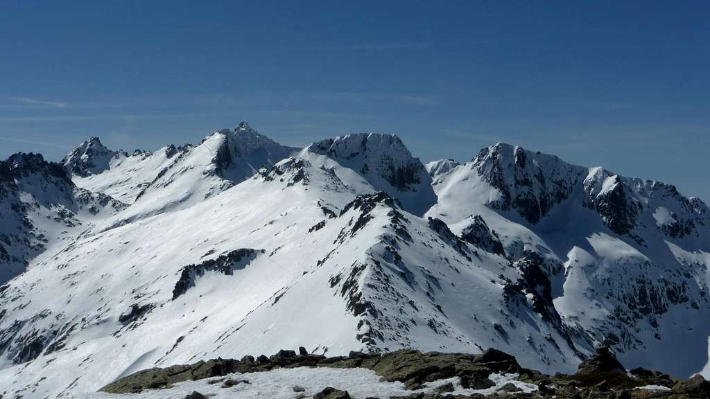 Almanzor (2.592 m.), La Galana (2.564 m.) and Riscos del Gutre (2.545 m.) seen from the top of Cabeza Nevada