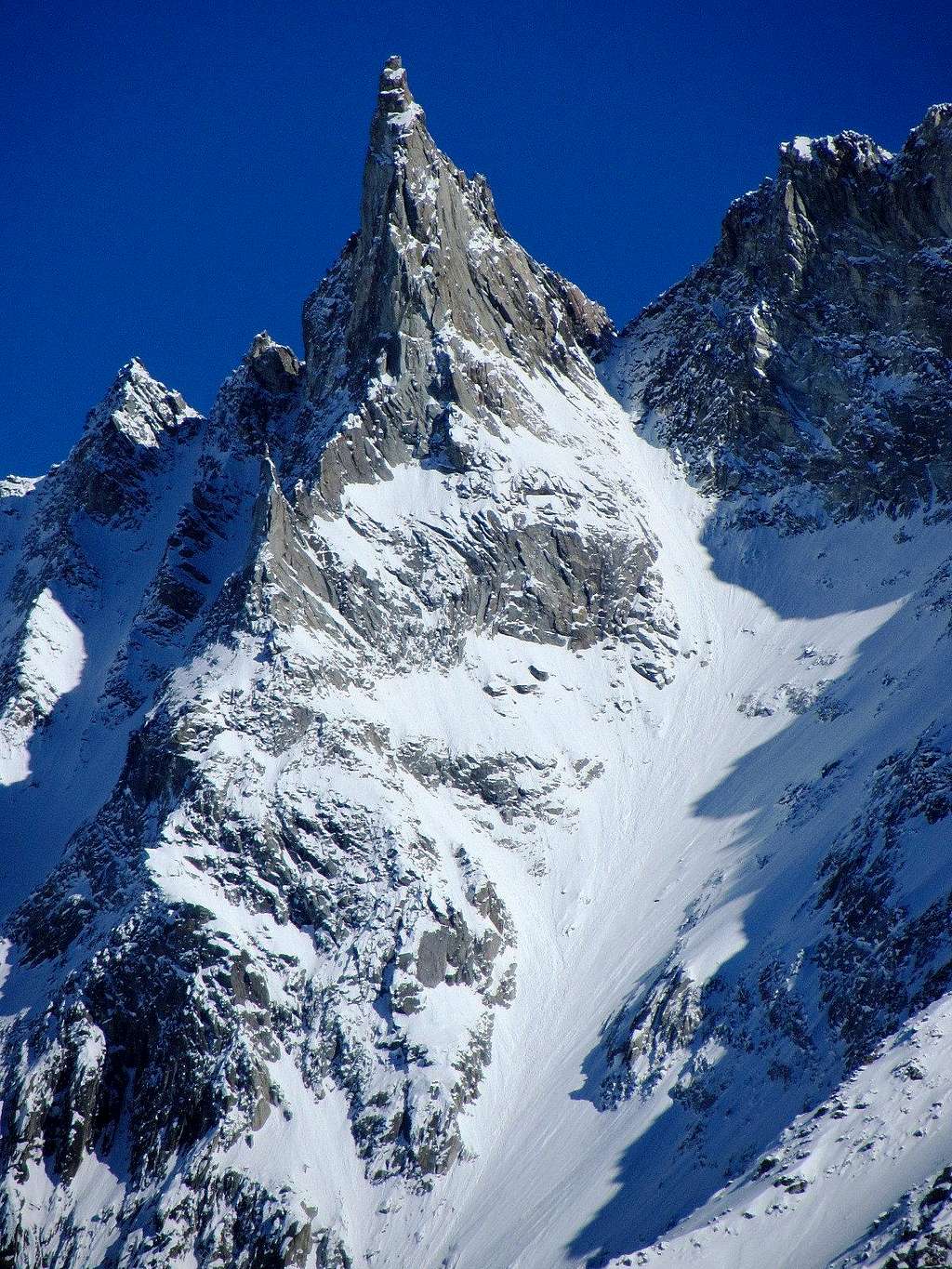 Zooming in on the Aiguille de la Tsa (3668m) from the slopes of Pigne d'Arolla