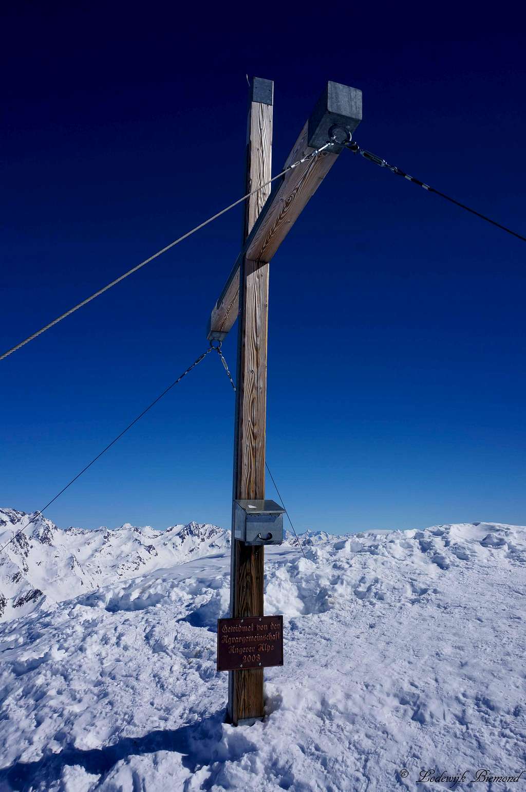 Wurmkogel (3082m) Summit Cross