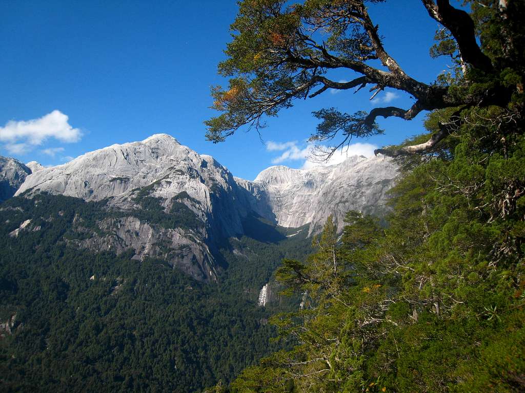 Hiking up the Arco Iris trail