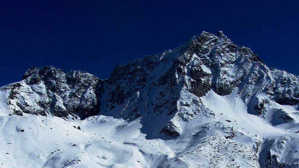 Zooming in on Grande Dent de Veisivi (3418m) and Dent de Perroc (3676m) from Louché
