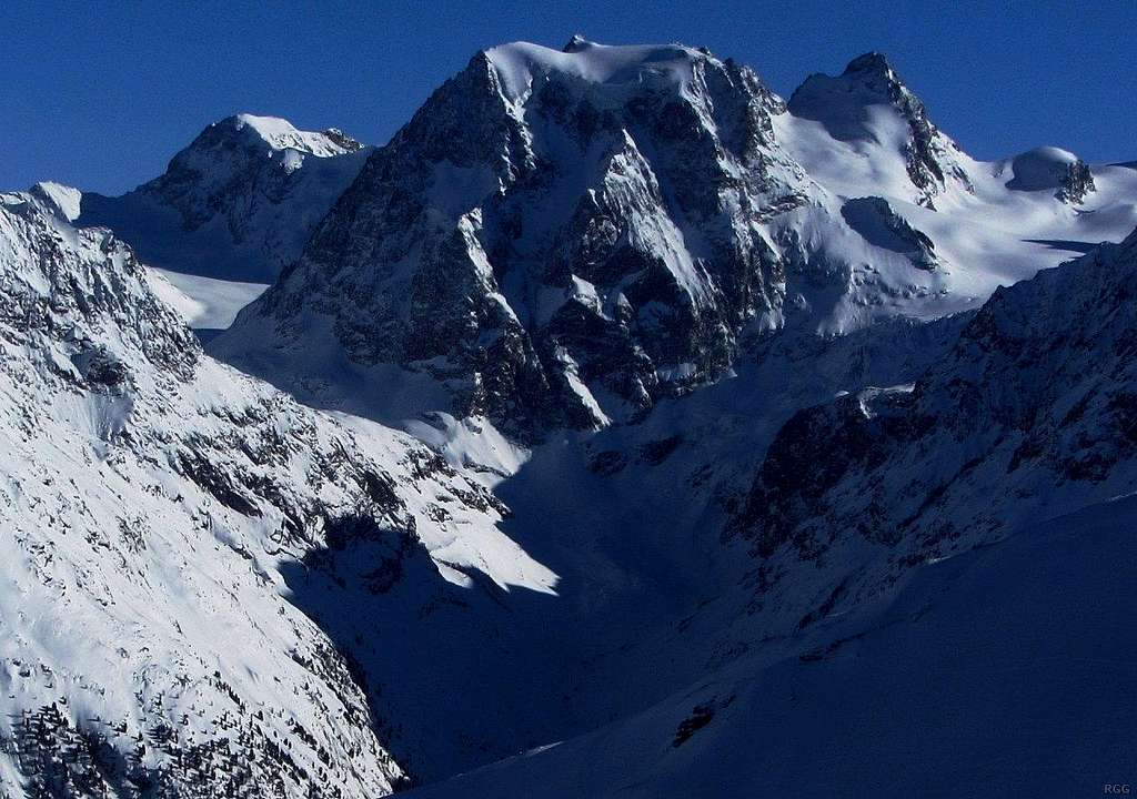 Zooming in on Mont Collon from Cabane des Aiguilles Rouges