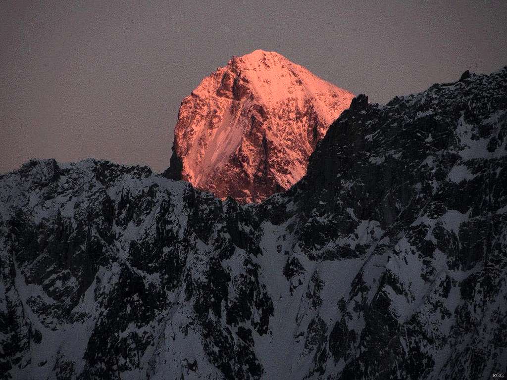 Zooming in on Dent Blanche (4357m) from Cabane des Aiguilles Rouges