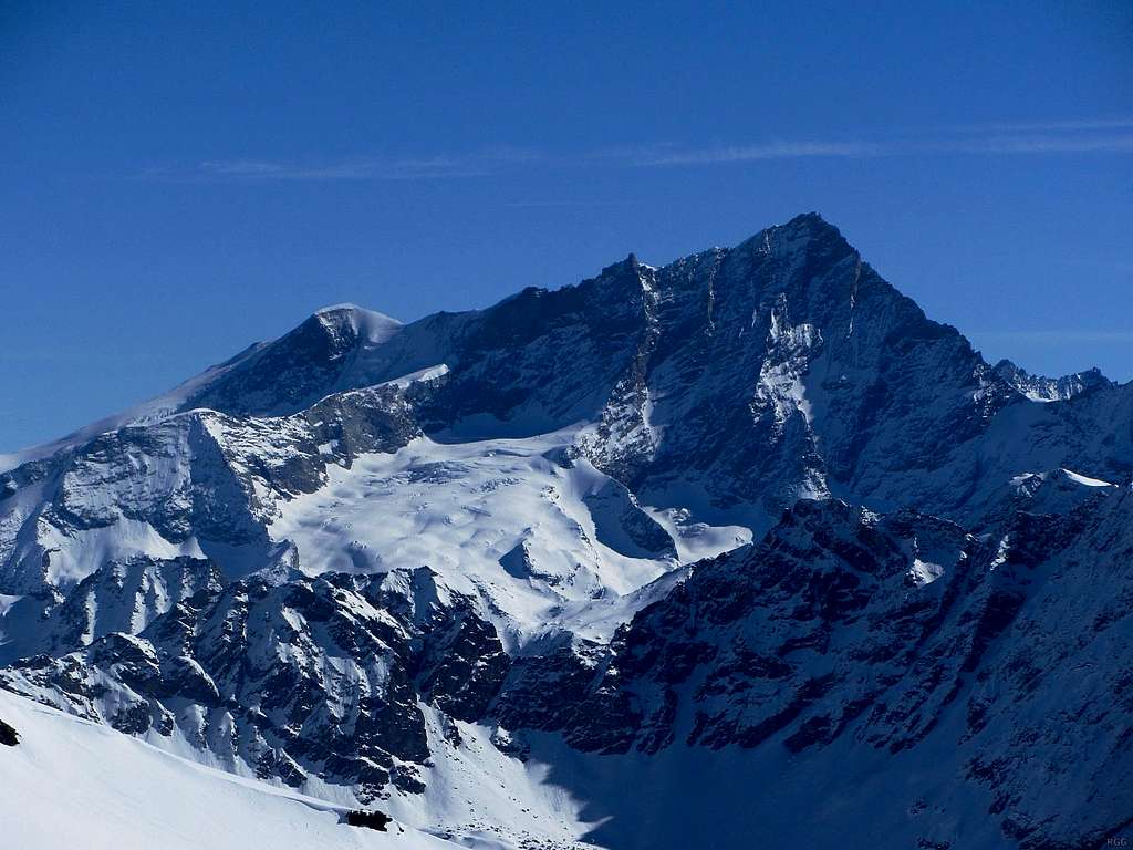 Zooming in on Bishorn and Weisshorn from just NE of Pointe de Darbonneire