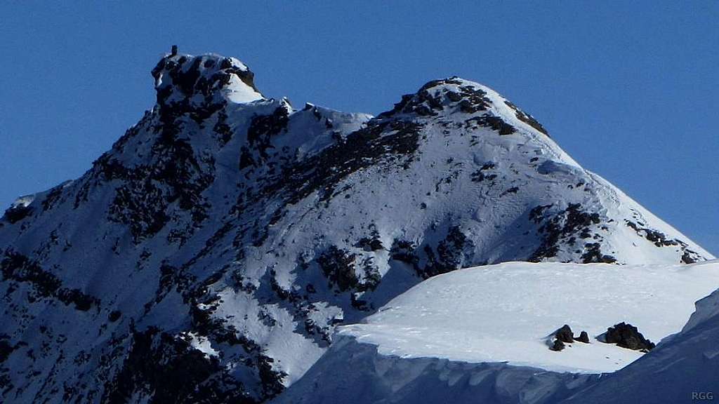 A closeup of the Mont de l'Etoile summit ridge from the WSW
