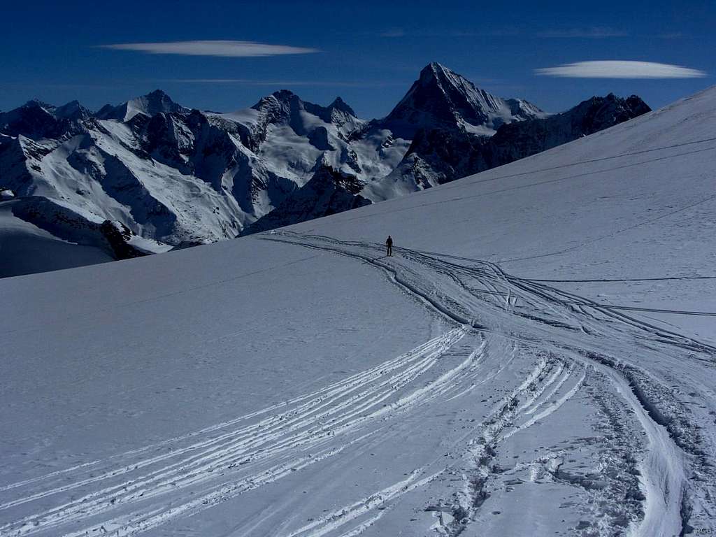 A lone mountaineer crossing the Vouasson Glacier