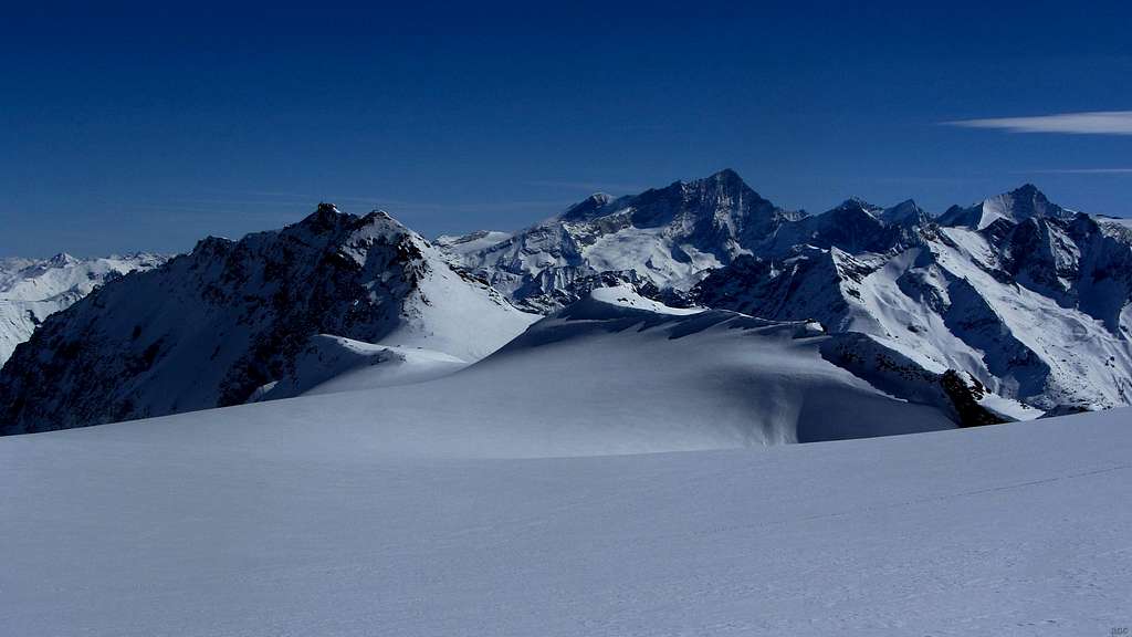 Mont de l'Etoile (3370m), trying to look just as high as Weisshorn (4506m) and Zinalrothorn (4221m)
