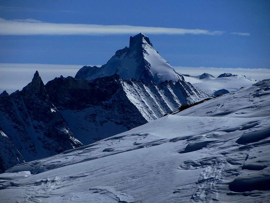 Zooming in on Dent d'Herens (4174m) from high on Pointe de Vouasson