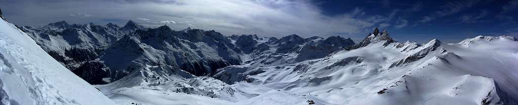 210° panorama from right below the SW summit of Mont de l'Etoile