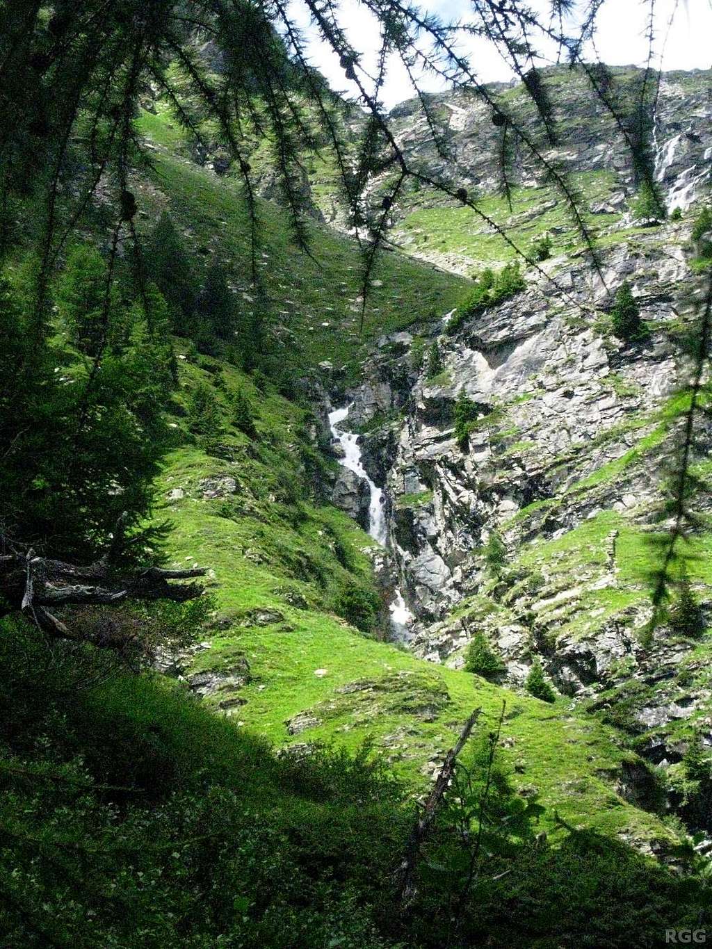 Along the trail from Schwiedernen to the Topalihütte