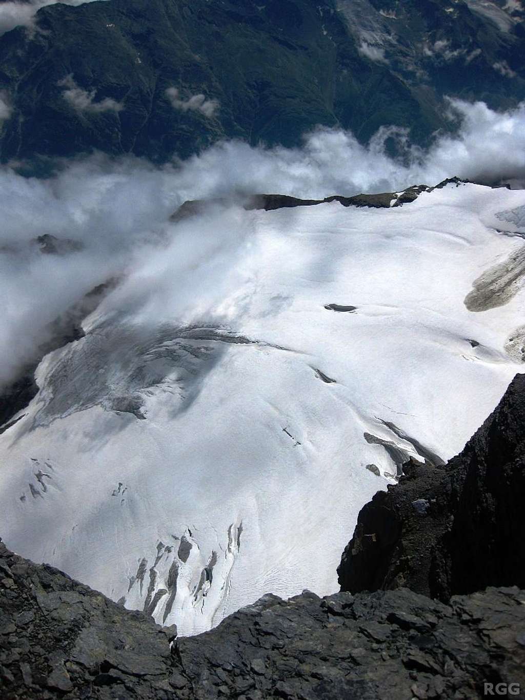 Looking down on the Undere Stelligletscher from the summit of Üssers Barrhorn