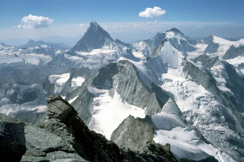 View of Wellenkuppe and Obergabelhorn from the top of Zinalrothorn