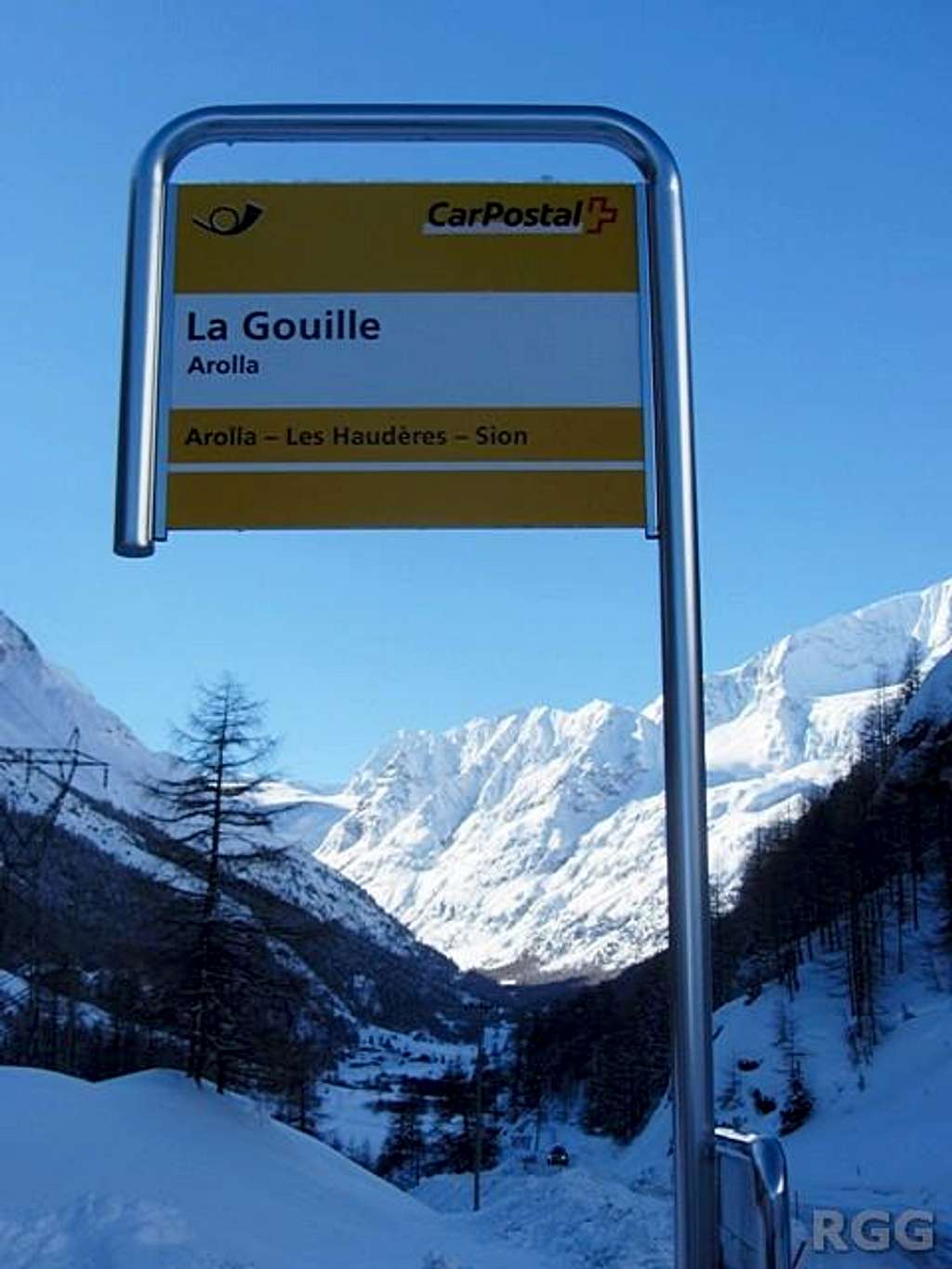 Bus stop at La Gouille