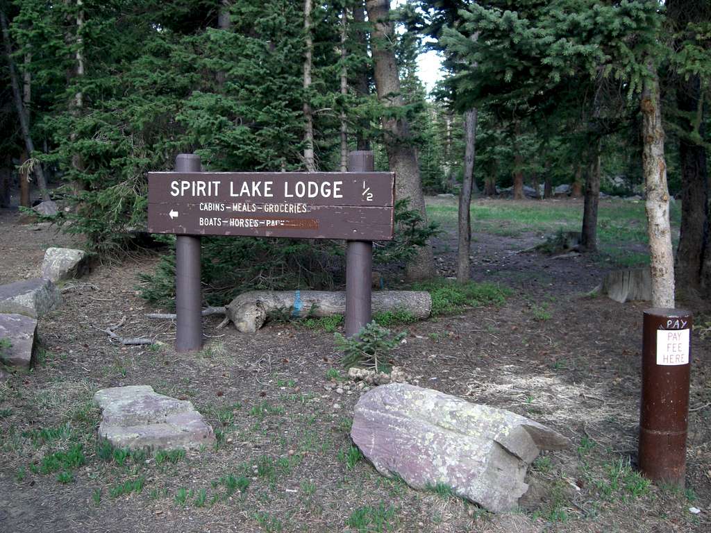 Spirit Lake Lodge Sign