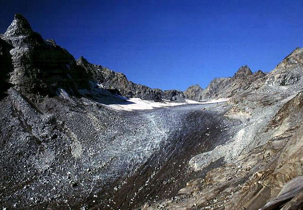 Gran Paradiso GROUP: Ciardoney glacier  on the southern side of the range