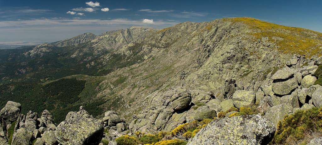 Summit view towards central Sierra de de Gredos