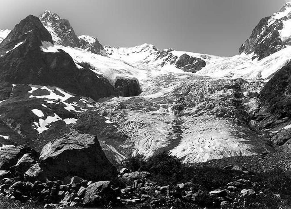 Glacier de la Lex Blanche and  the ridge from Aiguille des Glaciers to Aiguille de Trèlatête