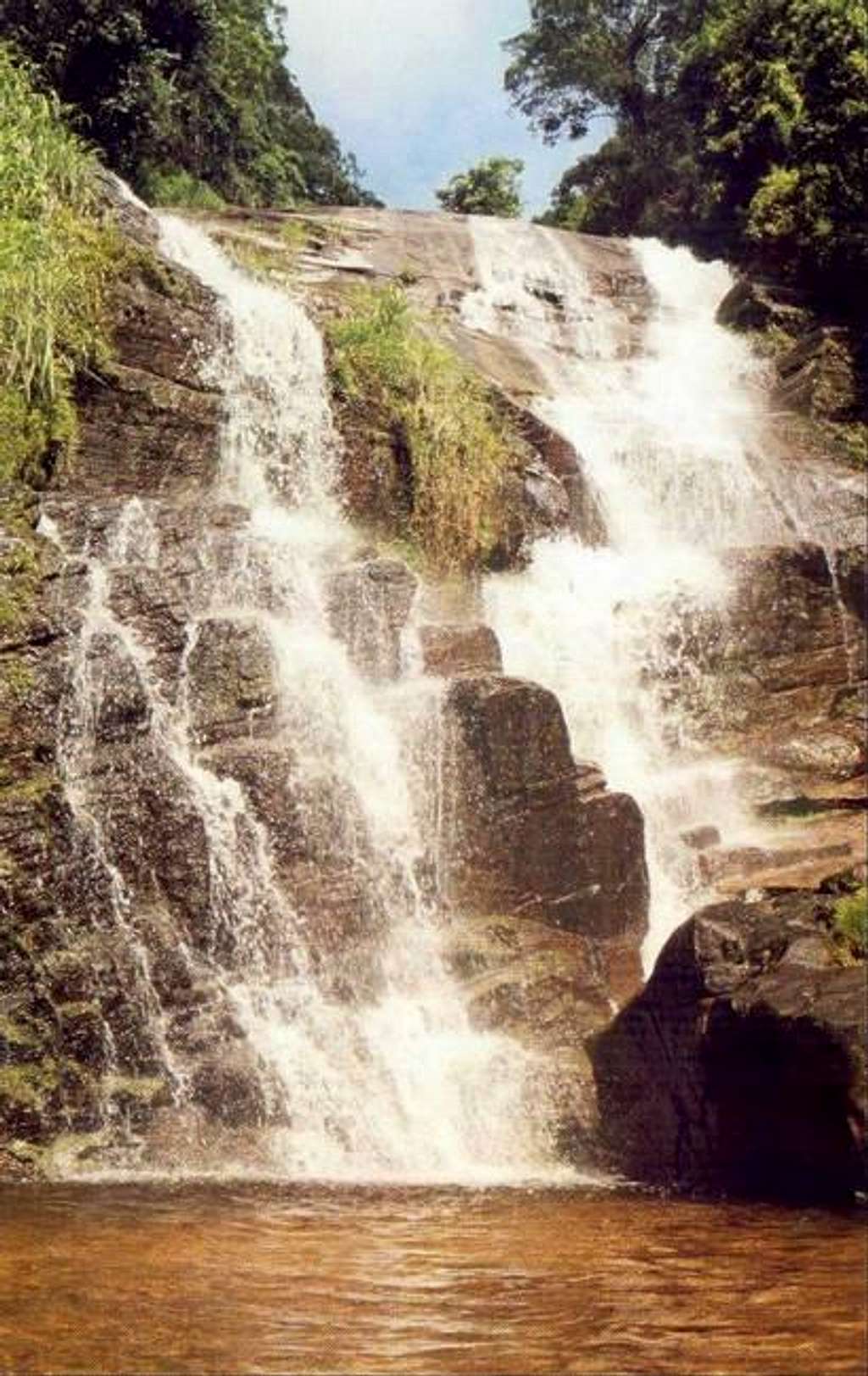 Roncador Falls near Pico do...