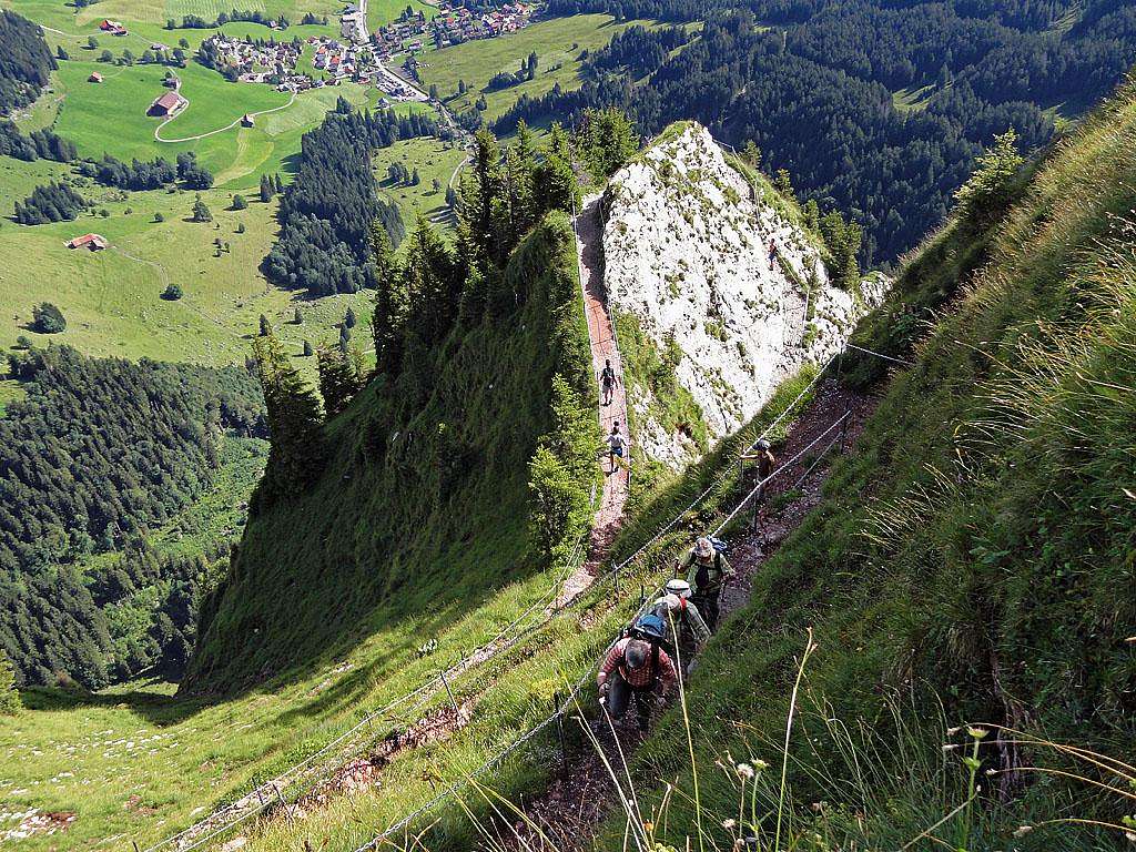 Gaining Grosser Mithen's summit ridge