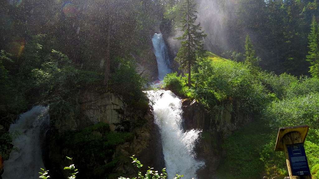 Holdri Falls