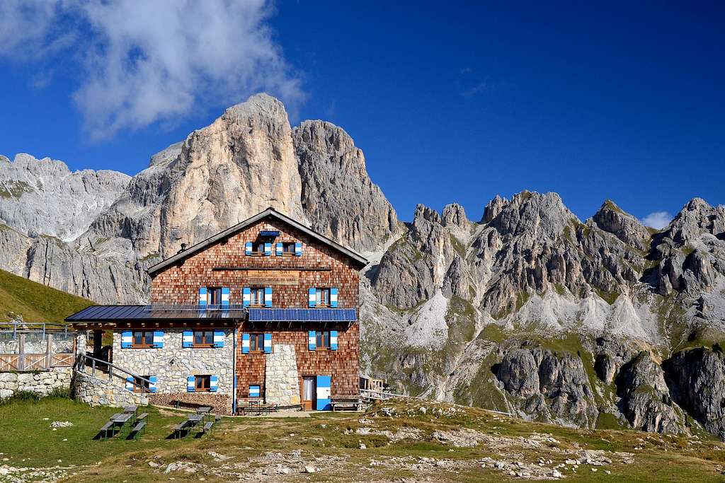 The Roda di Vaèl (Rotwand) hut on 2283 meters