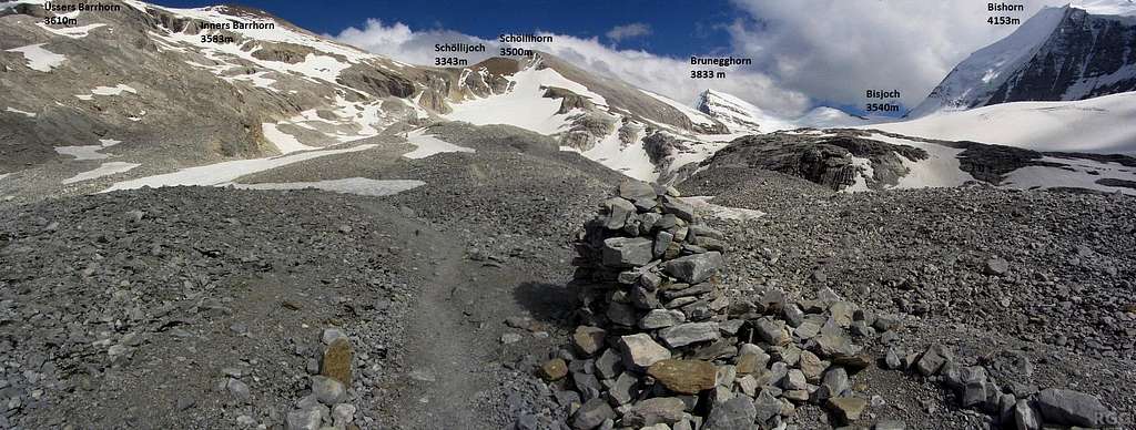 Annotated panorama of the trail junction: for Schöllijoch and Barrhorn follow the main trail, for the Brunegg Glacier take the smaller side trail to the right