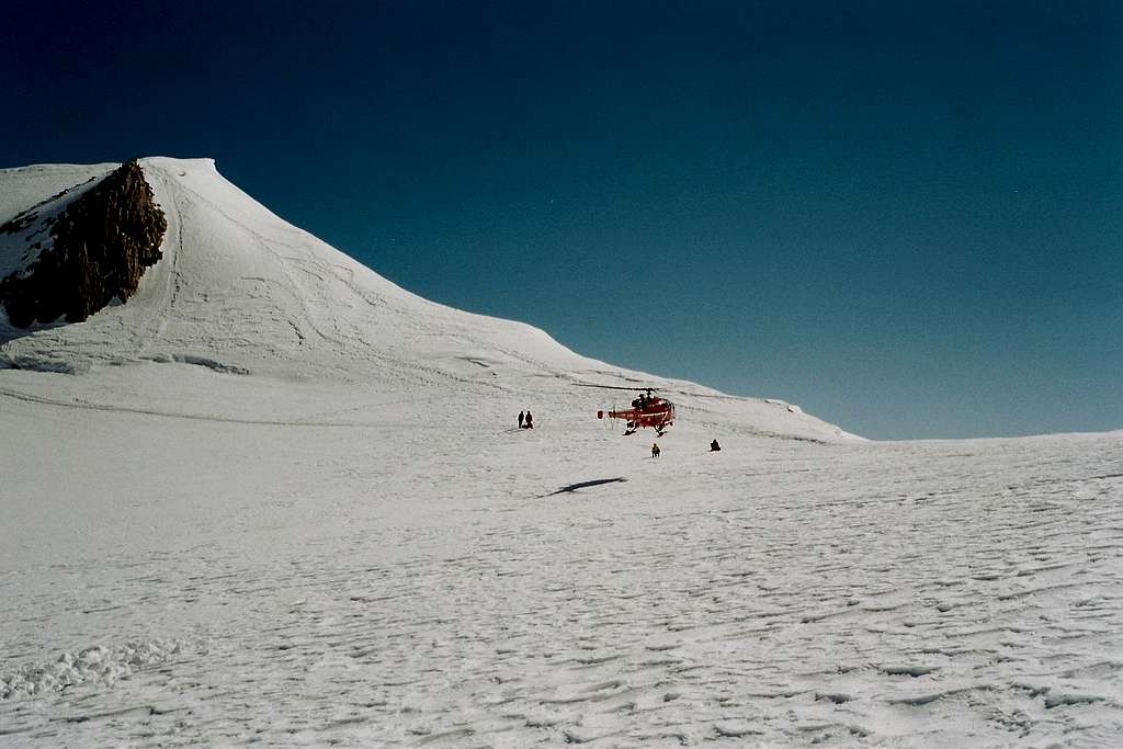 Helicopter Rescue on Col de la Brenva