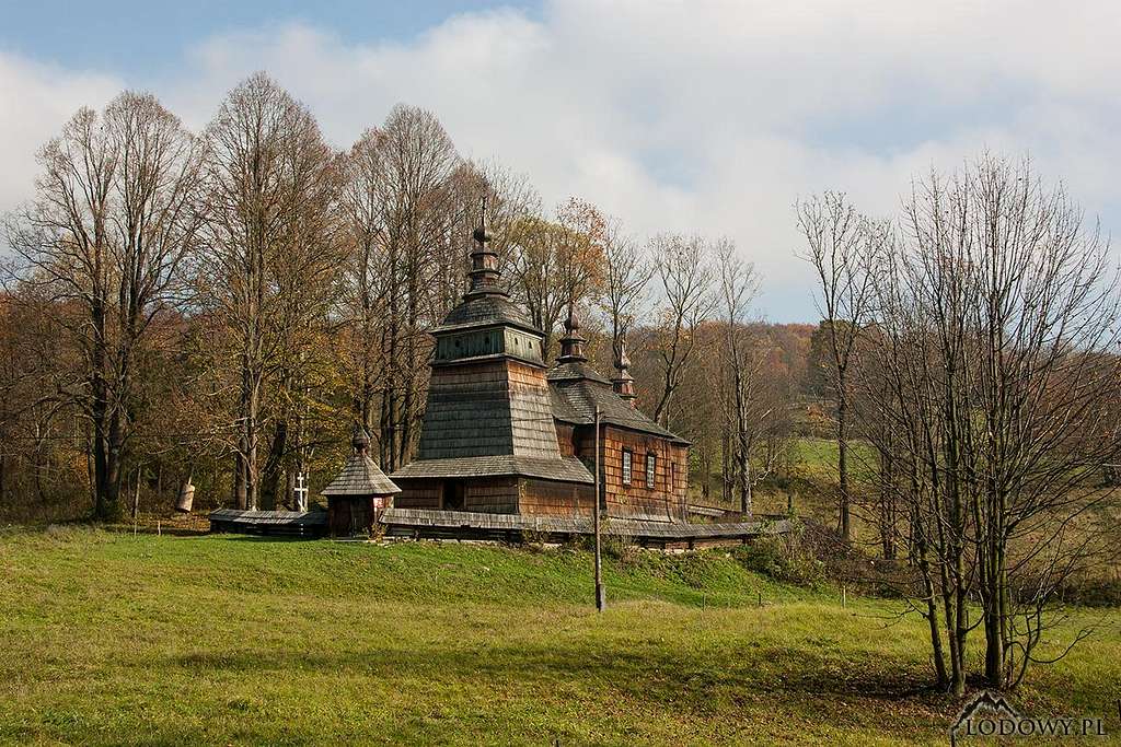 Wooden tserkva in Bartne