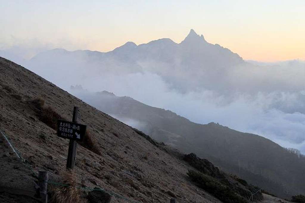 Mt. Yari in the croud