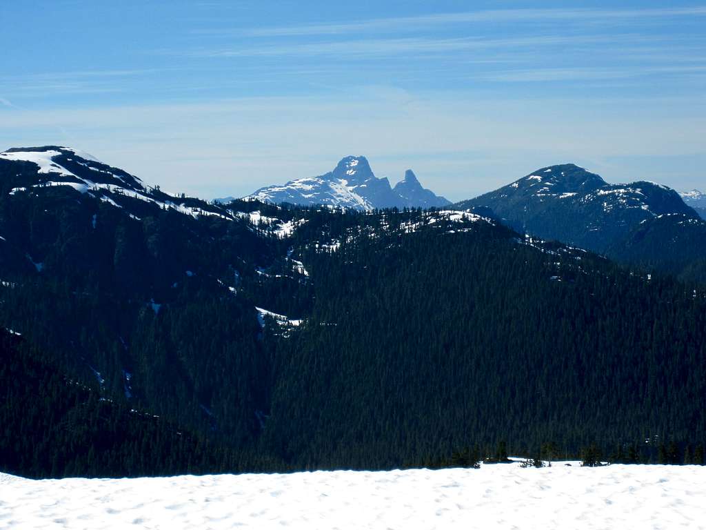 Victoria and Warden Peaks from Crest Mountain
