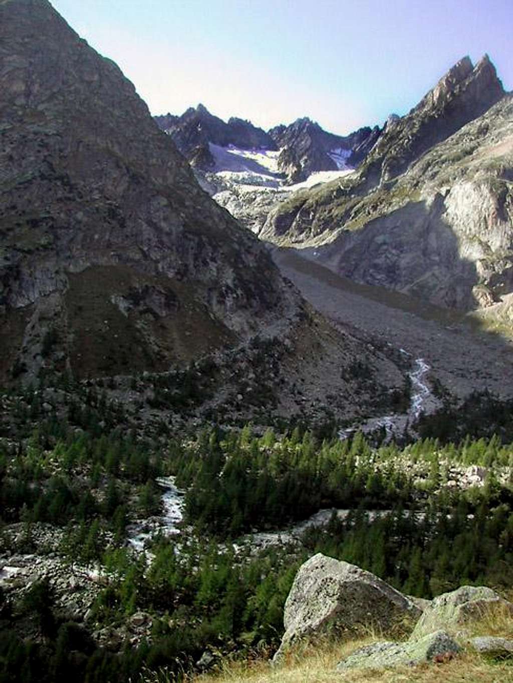  View of Triolet basin from the pathway  above Tsa Djuan