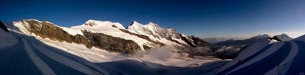 Panoramic view of the Mischabel ridge from normal route to Allalinhorn