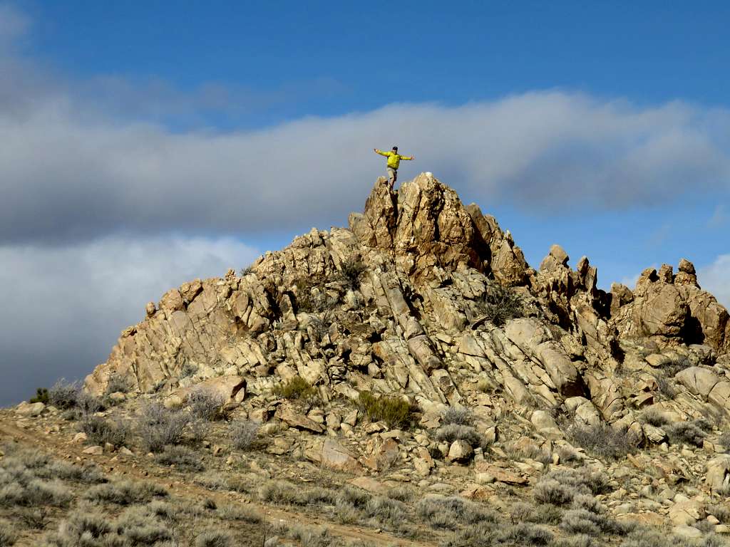 On top of sawtooth formation