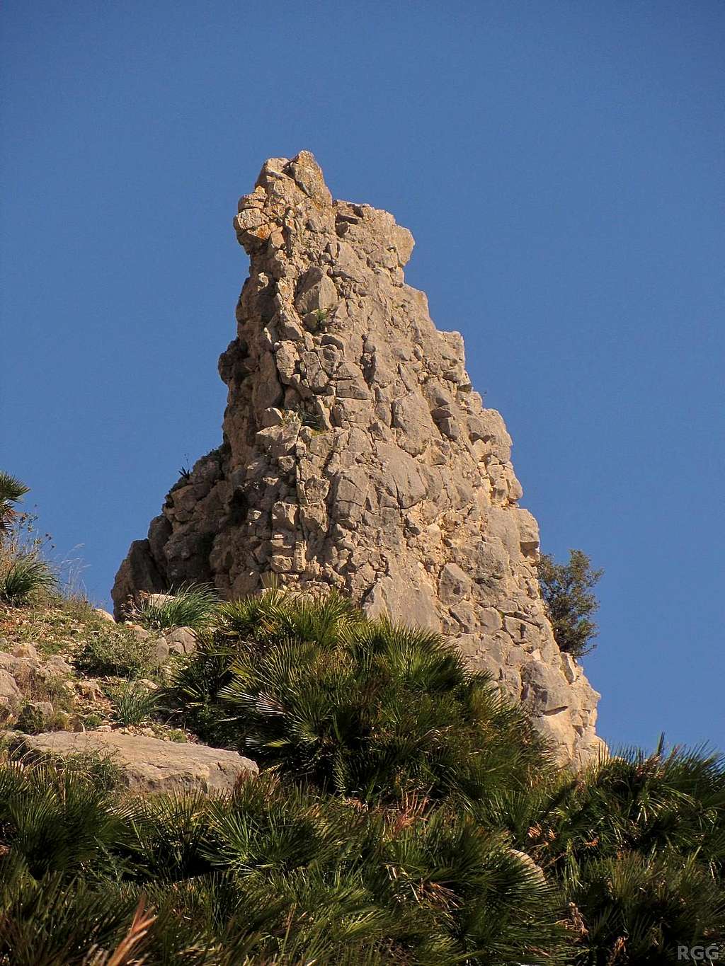 A solitary rock tower right next to sector Escalera Arabe